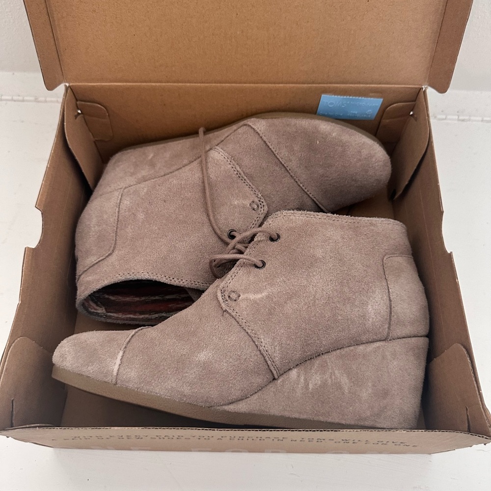 TOMS Women's Desert Taupe Suede Booties Lace Up Wedge Ankle boots SIZE 11